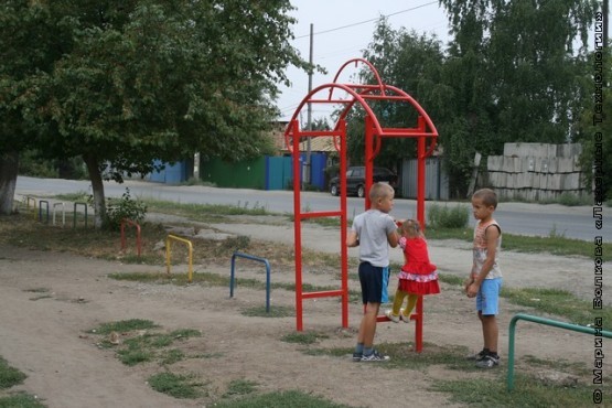 Вход на детскую площадку 3102082010 555x370 Оборудование для детских площадок