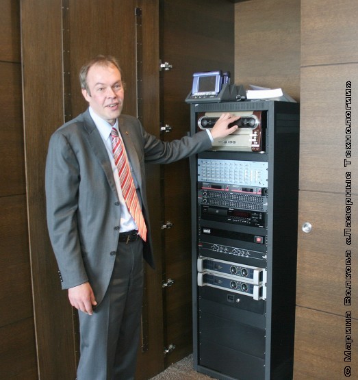Караоке amd11 523x555 Философия АМАDA в фотографиях