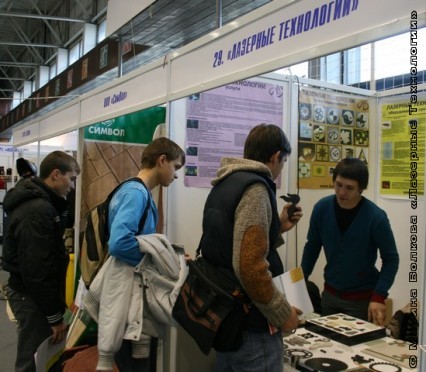 12102010z75 426x372 Выставка в Манеже