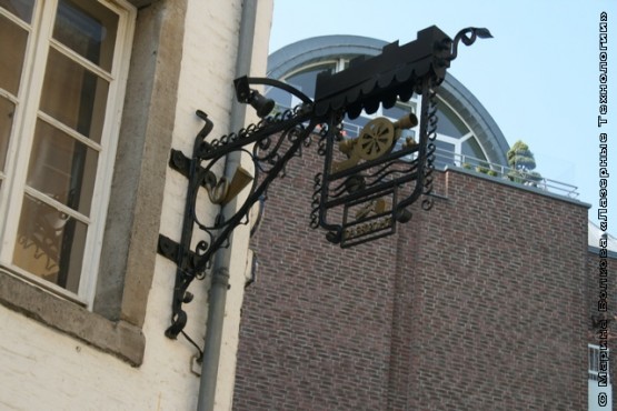 Externe bewegwijzering, Düsseldorf duslaser531 555x370 Про вывески из металла