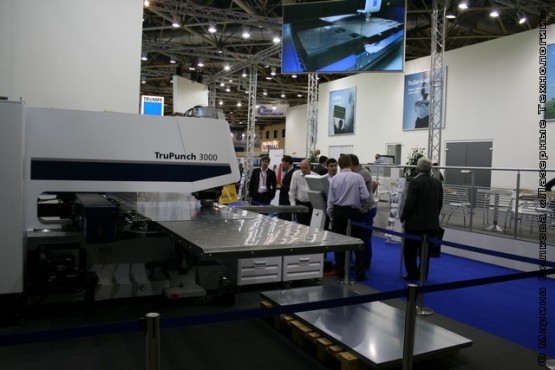 TruPunch 3000 в экспозиции TRUMPF metalloobrabotka2011129marafon26 555x370 TRUMPF на Металлообработке 2011