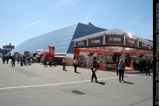 Площадка "Экспоцентра" metalloobrabotka2011129marafon109 555x370 Металлообработка 2011: итоги