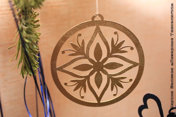 Золотая снежинка в круге novogigr201233 Ёлочные игрушки